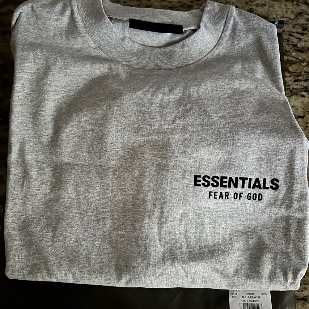 Men’s ESSENTIALS oversized Tshirt
